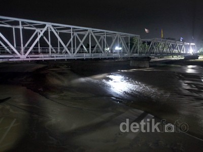 Banjir Lahar Dingin Putuskan Malang - Kediri