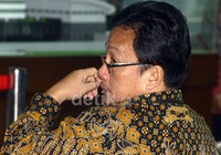 Mochtar Husein menunggu dipanggil penyidik di ruang tunggu KPK. Lamhot Aritonang/detikFoto.