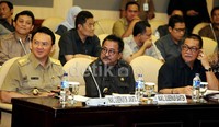 Basuki T Purnama (Ahok), Rano Karno, dan Deddy Mizwar duduk semeja membahas pengelolaan kawasan Jabodetabekjur.