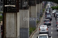 Seperti diketahui PT Jakarta Monorail memegang hak atas pembangunan proyek, maka Pemda DKI Jakarta tidak berhak turut campur dalam pembangunannya.