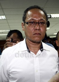 Deddy didakwa memperkaya diri sendiri, atau orang lain atau korporasi dalam proyek yang merugikan keuangan negara Rp 463,668 miliar. Mantan Pejabat Pembuat Komitmen (PKK) ini didakwa melanggar Pasal 2 ayat 1 atau Pasal 3 Undang-Undang Nomor 31/1999 tentang Pemberantasan Tipikor sebagaimana diubah dengan UU Nomor 20/2001, jo Pasal 55 ayat 1 ke-1. Lamhot Aritonang/detikFoto.     