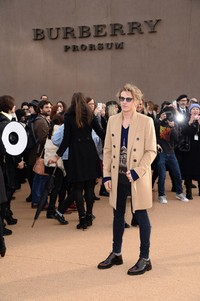 Jamie Campbell Bower tiba di lokasi acara. Ian Gavan/Getty Images.