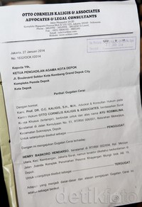 Surat panggilan sidang cerai perdana Enji. Gus Mun/detikHOT.