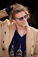 Jamie Campbell Bower Stylish di London Fashion Week 2014