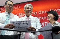 Kenaikan laba ini didorong kenaikan pendapatan bunga bersih perseroan sebesar 4% menjadi Rp 10,12 triliun selama 2013 dibanding periode yang sama tahun sebelumnya yang mencapai Rp 9,709 triliun.     