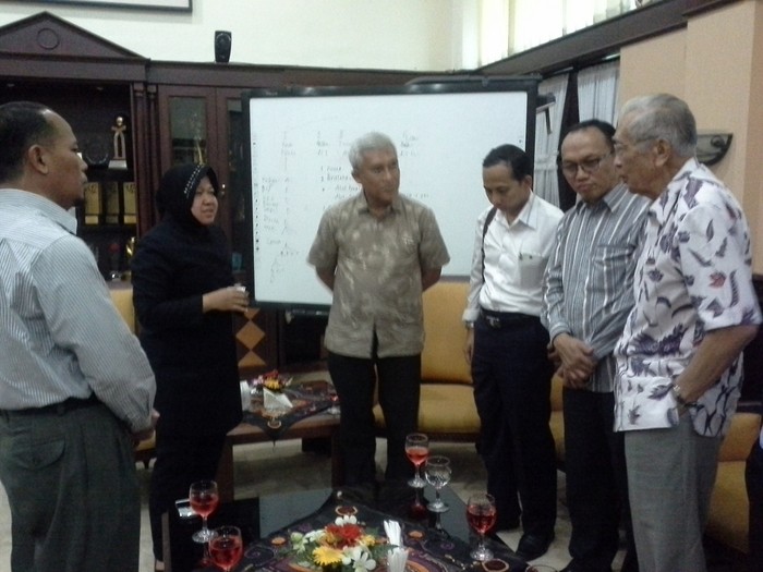 Bupati Anas: Bu Risma Perempuan Inspiratif, Harus Didukung