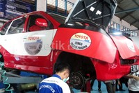Ada juga training manual, pengembangan kurikulum yang terbaru, pelatihan untuk guru, buku panduan technical Toyota, kesempatan untuk melakukan latihan kerja di Toyota serta fasilitas alat peraga beruba kendaraan Toyota.     