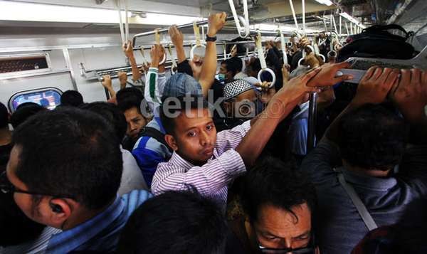Ombudsman Telusuri Keluhan Penumpang dengan Jajaki Naik KRL