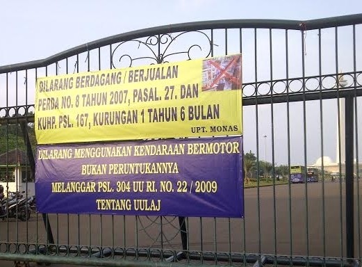 Usai Razia, PKL di Monas Berjualan dengan Malu-Malu Kucing