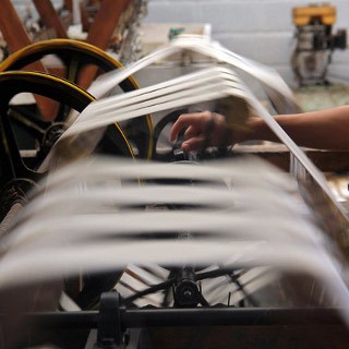 Dolar Sempat Rp 12.000, Perajin Batik Sutera Mengeluh