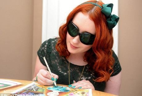 Meski Buta, Gadis Ini Raih Penghargaan Tahunan Sebagai Ilustrator Muda