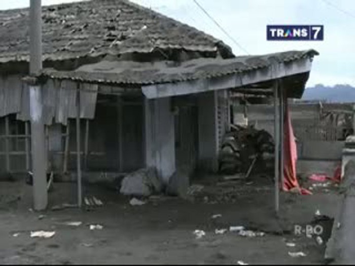 Ajaib, Pusara Tetua Desa Selamat