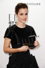 Dress Unik Emma Watson di Elle Style Awards 2014