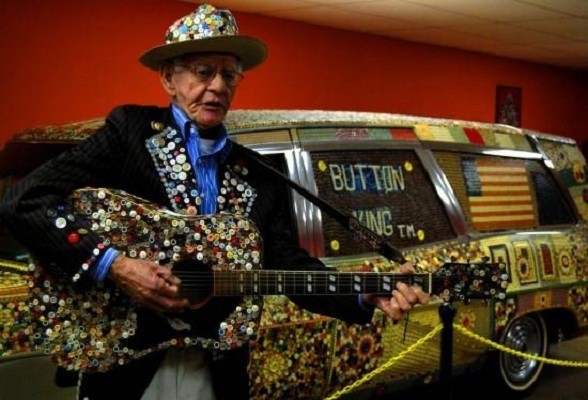 Unik, Semua Benda di Rumah Ini Ditempeli Kancing