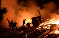 Aksi-aksi demo itu berubah fatal pada Selasa, 18 Februari setelah terjadi bentrokan antara aparat polisi dan para demonstran. Getty Images/Brendan Hoffman.