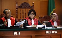 Sidang kali ini untuk mendengarkan keterangan saksi.     