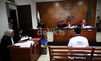 Saksi dari tim Digital Forensic Analyst Team Labfor Polri terlihat sedang memberikan kesaksiannya.