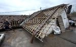 Warga Desa Laharpang Bersih-bersih Rumah