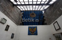 Atap rumah menjadi bagian yang paling parah dirusak meterial gunung Kelud.
