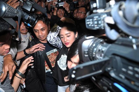 Masuk Penjara, Dewi Persik Masih Berharap Bisa Umroh dengan Keluarganya