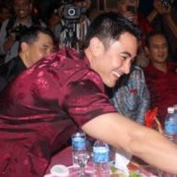 Cerita Zumi Zola Menjadi Seorang Bupati