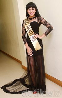 Pada kesempatan itu, Kartika Putri tampil seksi dengan gaun hitam yang menerawang. Gus Mun/detikHOT.