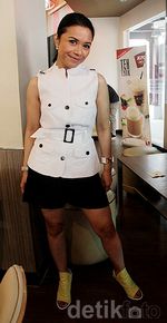 Senyum Lebar Ruth Sahanaya