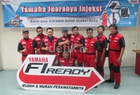 Para peserta seminar fuel injection Yamaha setelah mengikuti dan ditunjukan bagaimana cara kerja sistem injeksi pada motor Yamaha.