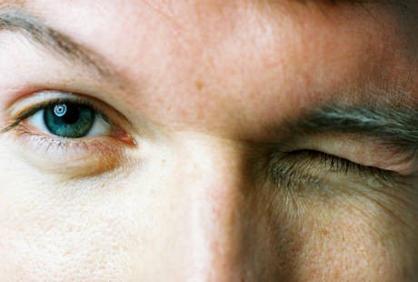 Jangan Sampai Ganggu Konsentrasi, Atasi Mata Berkedut dengan Cara Ini