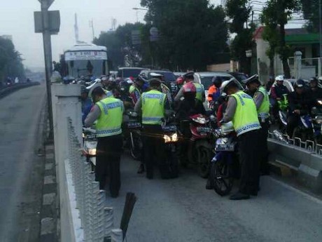 3 Cara Pemotor Kabur Saat Hendak Ditilang Karena Terobos Busway