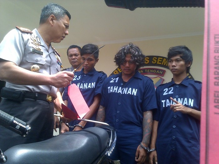 Merampok di Hari Valentine, Remaja Ini Ambil Cokelat untuk Pacarnya