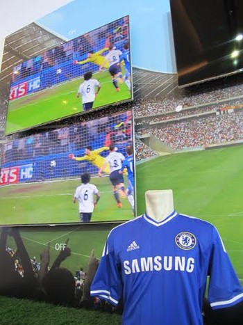 TV Samsung juga dilengkapi dengan fitur Soccer Mode. Ini merupakan fitur yang khusus dibuat untuk menonton pertandingan sepakbola. Kelebihannya, dapat lebih mengoptimalkan gambar dan suara, zoom, serta merekam momen penting.