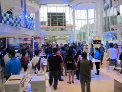 Galaxy Square, Sarang Raksasa Gadget Samsung
