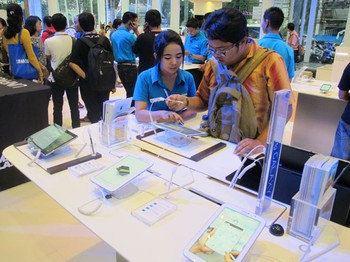 Kami ingin pengunjung mendapatkan dan membawa pengalaman-pengalaman baru dari sini, kata Andreas Rompis, Vice President IM Business Samsung Electronics Indonesia.