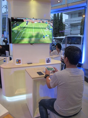 Untuk memberikan nuansa Indonesia yang kental, Samsung Galaxy Square dirancang dengan sentuhan lokal berupa embok bata merah pada salh satu sisi bangunan.