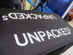 Galaxy Square, Sarang Raksasa Gadget Samsung