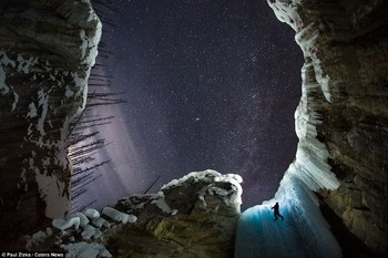 utaan bintang di langit malam di Taman Nasiona Kootenay, Columbia. (kredit foto: Zizka.ca)