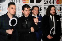Arctic Monkeys sukses dianugerahi dua penghargaan, Best British Group dan Best British Album. Kini band tersebut sudah mengoleksi total 7 penghargaan BRIT Awards sejak 2006. Ian Gavan/Getty Images.