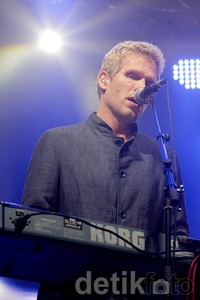 Halo Jakarta, lama tak berjumpa. Apakah kalian merasa romantis malam ini? sapa Jascha Richter. Asep/detikHOT.