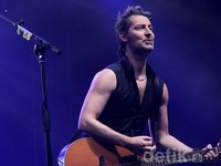 'Sleeping Child' didaulat sebagai pembuka, disambung lagu lawas lainnya, 'Breaking My Heart'. Asep/detikHOT.