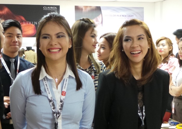 Aih, Cantiknya Calon Pramugari AirAsia di Kelas Make Up