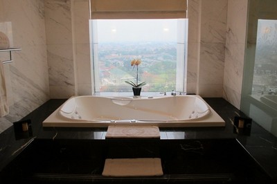 The Trans Luxury Hotel, Seindah Istana!