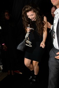 Pelantun 'Royals', Lorde tetap mengusung tema gotik. Ben A. Pruchnie/Getty Images.