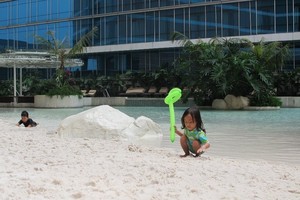 Keren! Ada Pantai & Air Terjun di The Trans Luxury Hotel