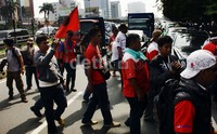 Mereka juga sempat memblokir Jalan MT Haryono. Lamhot Aritonang/detikFoto.