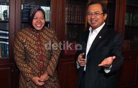 Priyo menerima Risma di ruang kerja.