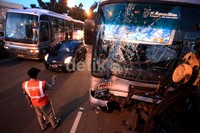 Akibat kejadian ini, TransJ yang mengarah ke Matraman itu pecah kaca depannya. Tak hanya kaca depan, lampu spion bagian kanan juga mengalami kerusakan.