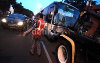 Kecelakaan ini menimbulkan kemacetan dari Rawamangun arah Matraman.