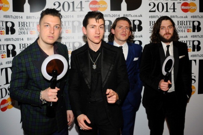 Arctic Monkeys Kalahkan David Bowie di BRIT Awards 2014