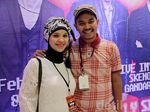 Indra Bekti dan Istri Kencan di Konser MLTR